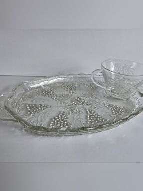 Vintage Anchor Hocking Grape Grapevine Serva Snack Set